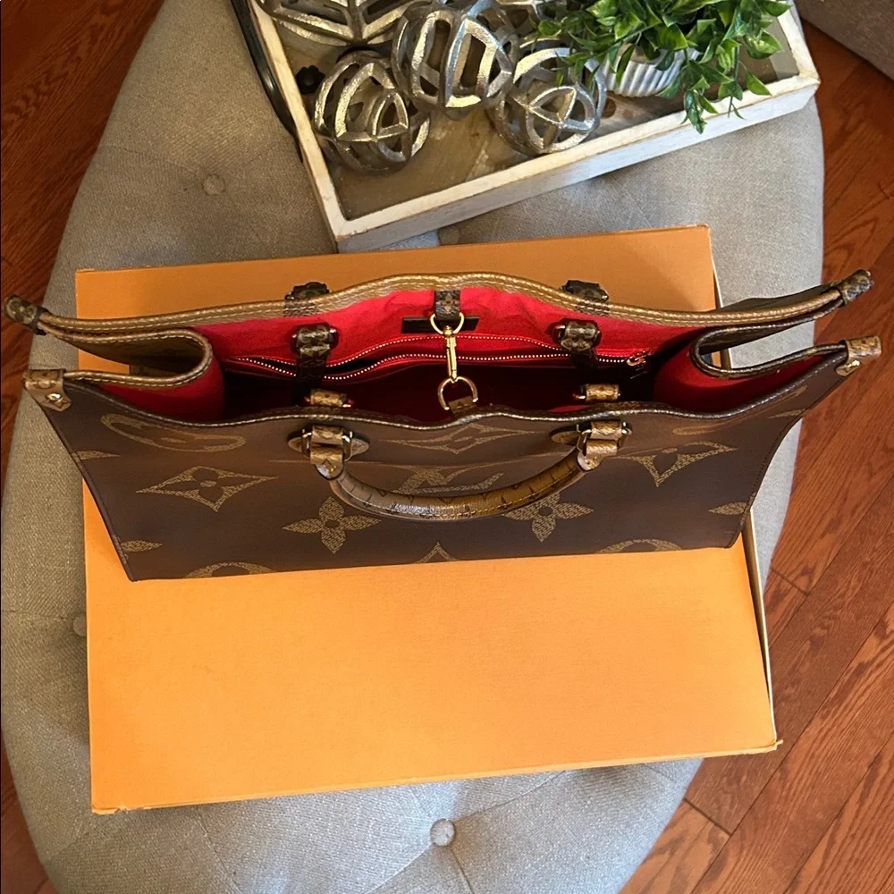 Louis Vuitton Onthego GM shoulder bag - Picture 14 of 17